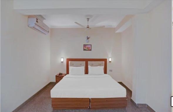 Oyo 75948 Hotel Tushar Continental Neu-Delhi Exterior foto