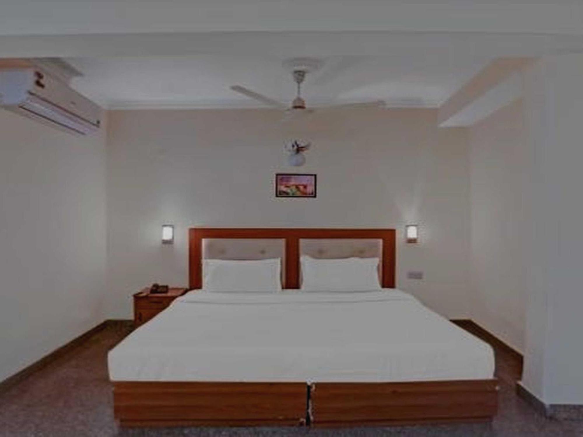 Oyo 75948 Hotel Tushar Continental Neu-Delhi Exterior foto